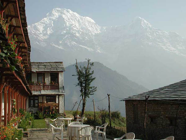 DSCN3201 lodge met Annapurna south.jpg